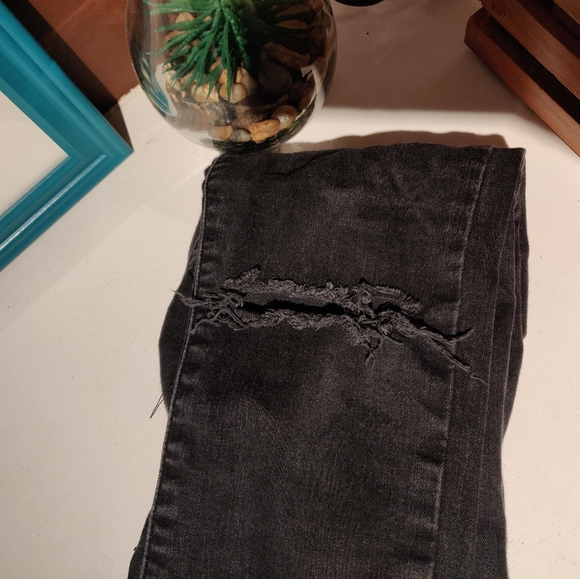 Forever 21 Ripped Jeans - Picture 7 of 7